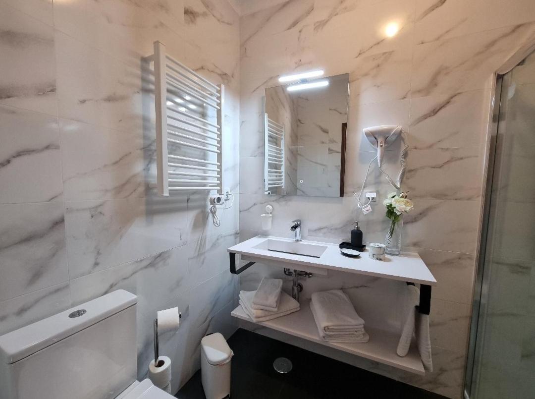 Apartmento Praia Da Dona Ana Lagos Ngoại thất bức ảnh